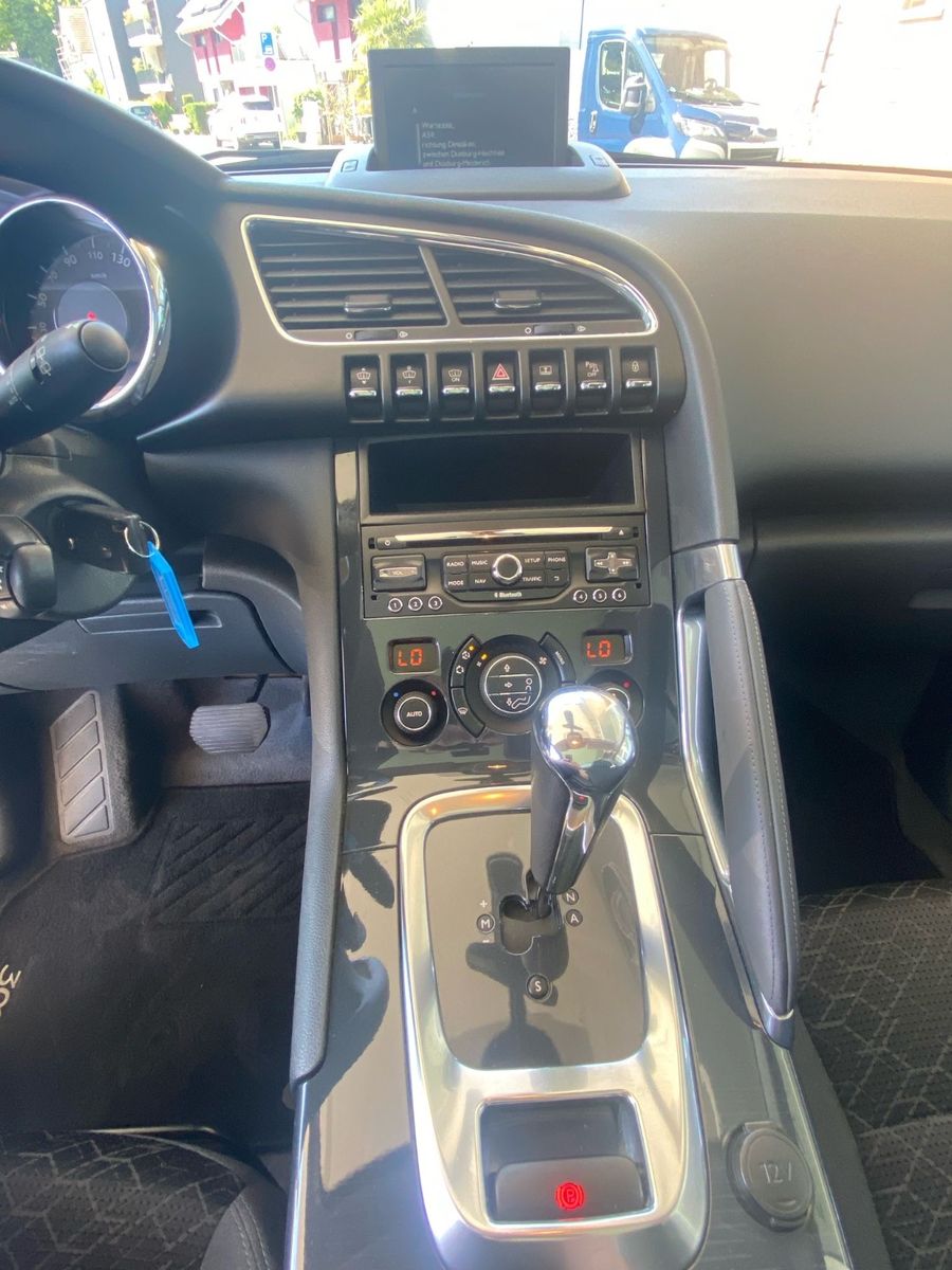 Fahrzeugabbildung Peugeot 3008 Active Autom.  Navi/Panorama/Kamera/1.Hand