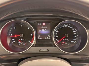 Volkswagen Tiguan - 11