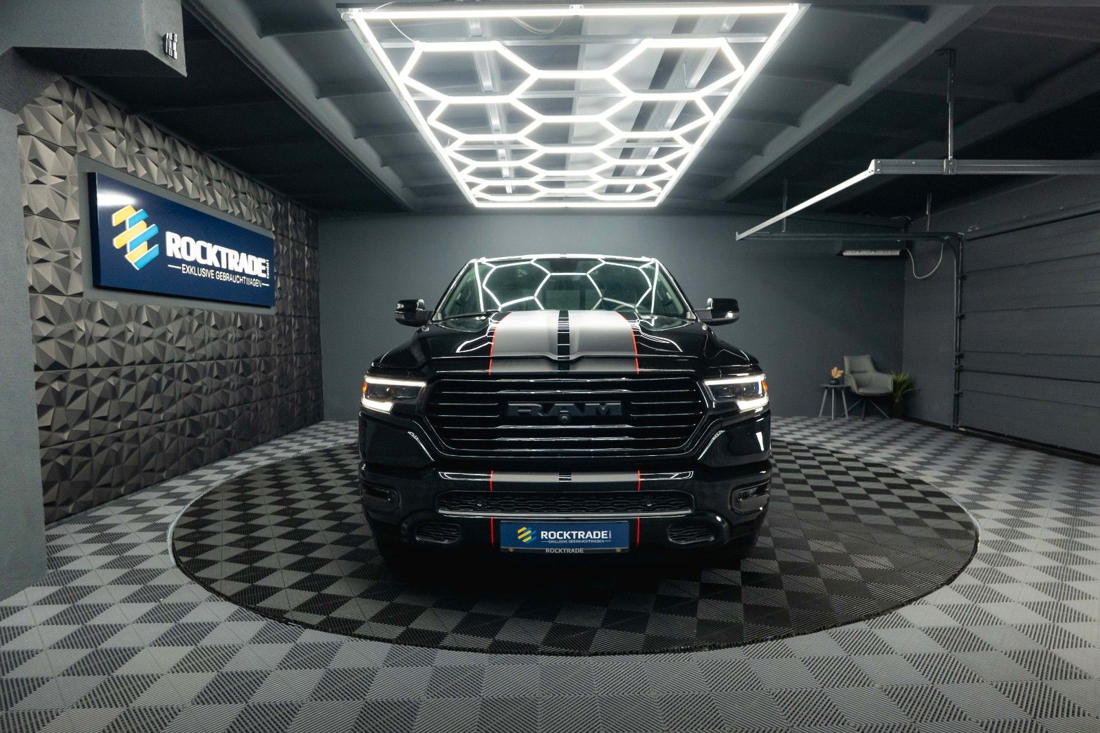 Fahrzeugabbildung Dodge RAM 5.7 V8 HEMI 4x4 LIMITED Style Night-Edition