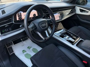 Audi Q8 - 7
