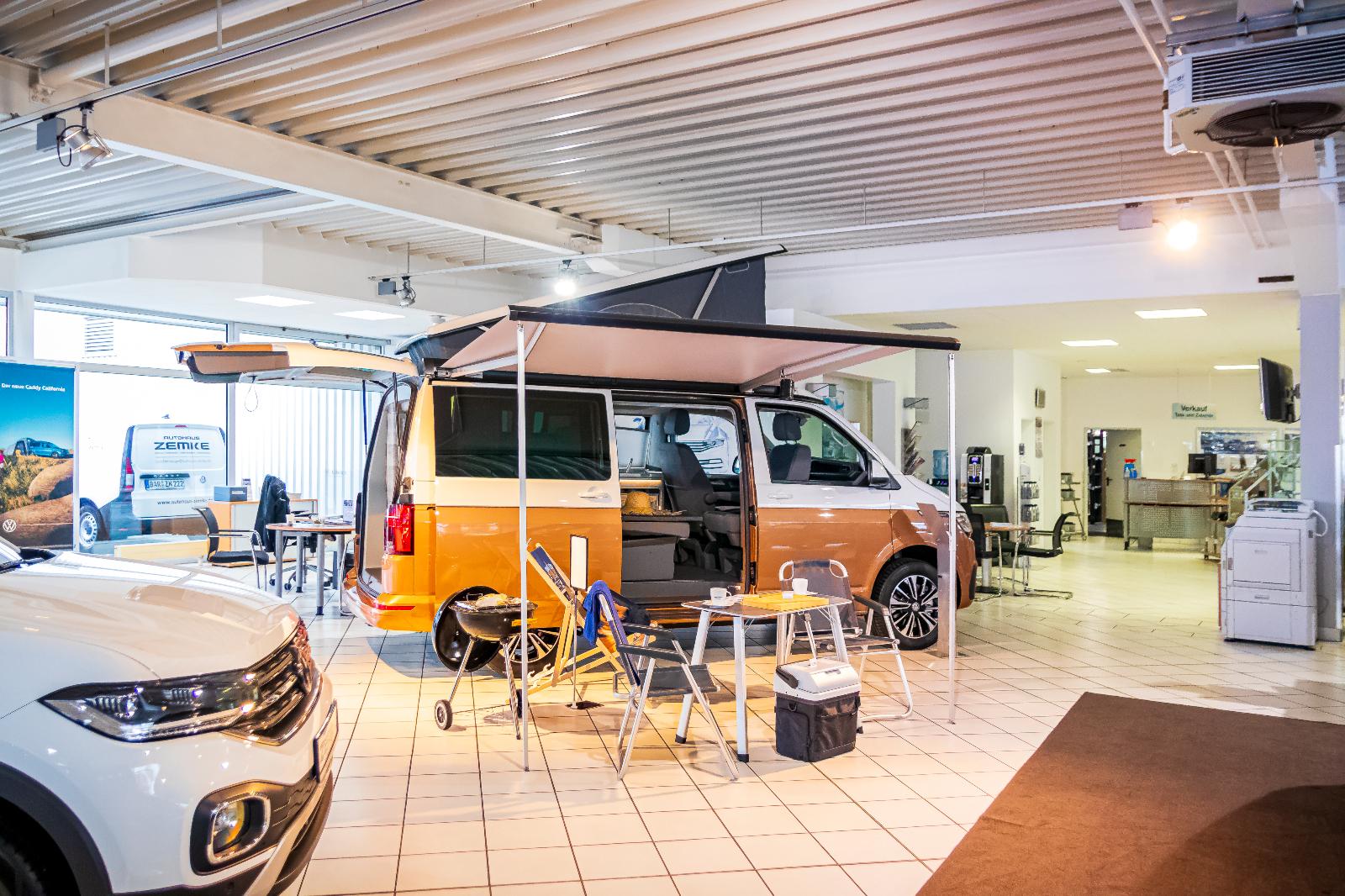 showroom-image-top