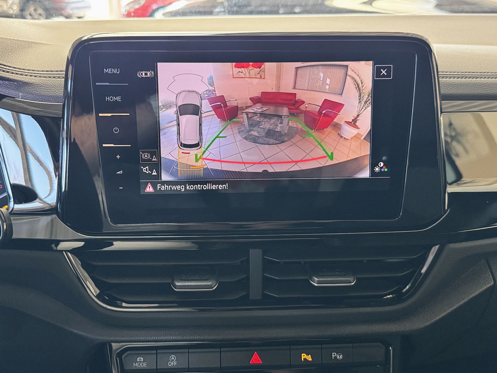 Fahrzeugabbildung Volkswagen T-Roc 1.5 DSG R-Line/Black/1.Hd/Spur/Park/Ahk