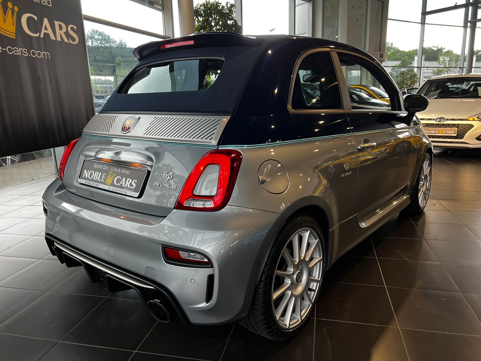Fahrzeugabbildung Abarth 695C Rivale 175th Anniversary XEN NAVI LEDER Sit