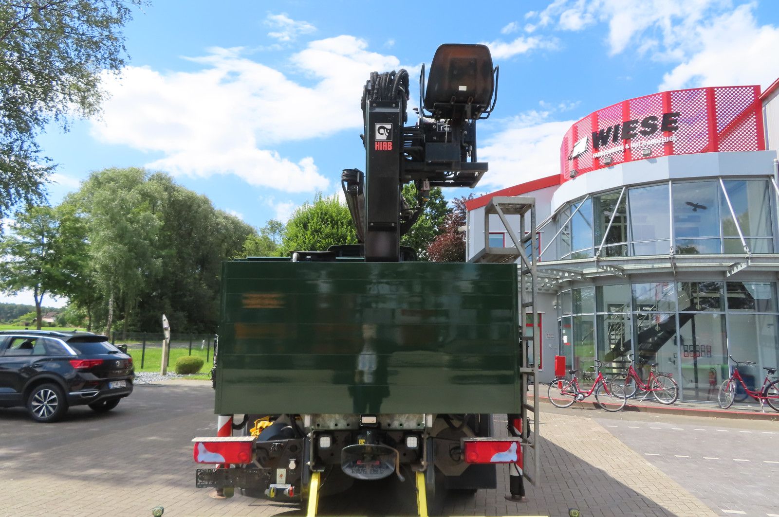 Fahrzeugabbildung MAN TGX 26.500 6x2 - Baustoff - Kran HIAB