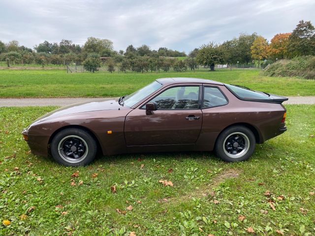 Porsche 944