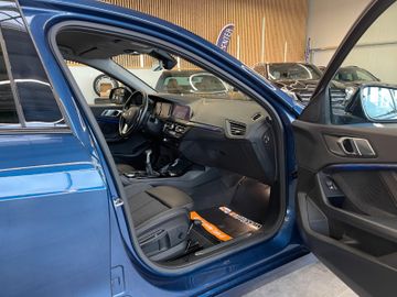 BMW 118 d Sport Line *LED*PDC*CARPLAY*TOUCH*SHZ*TEMP