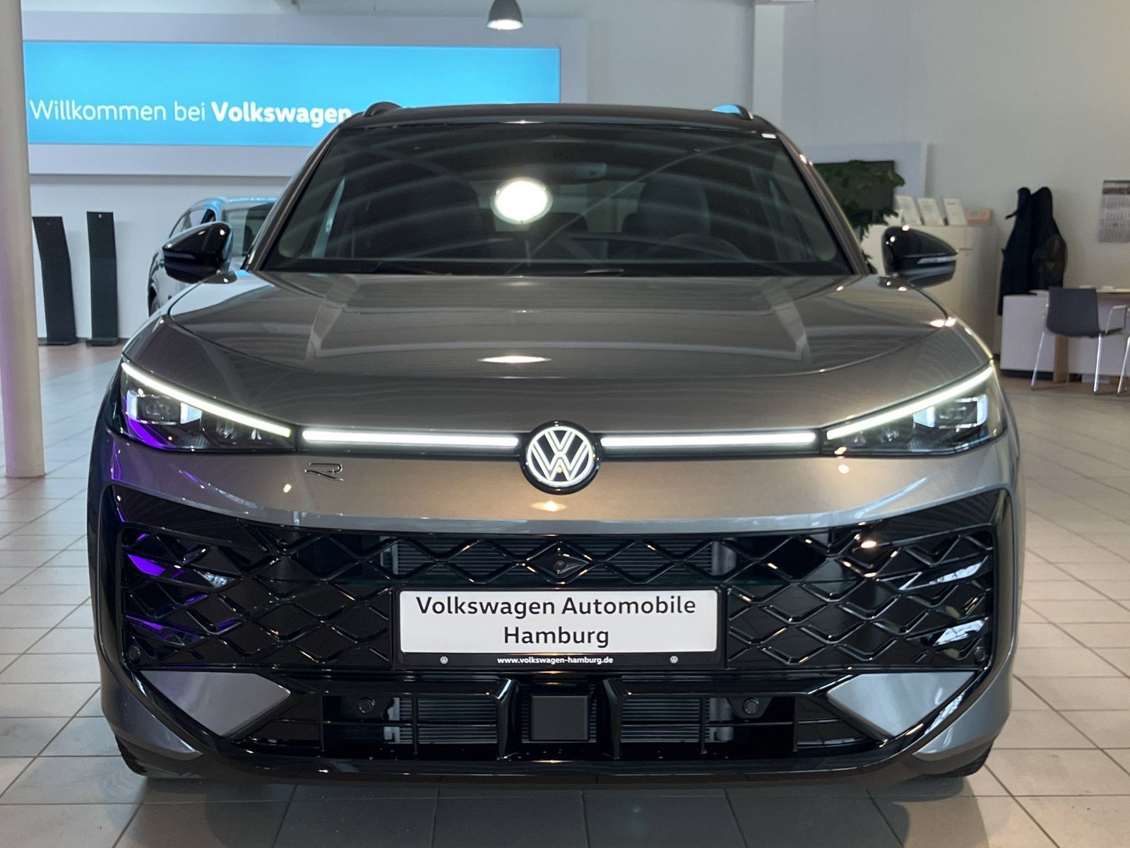 Volkswagen T-Roc 1.5 eTSI DSG R-Line Panoramadach Parkassis foto 3