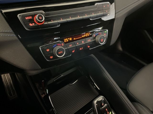 Fahrzeugabbildung BMW X2 sDrive 20d, M Sport Autom. Navi, Sitzheizung