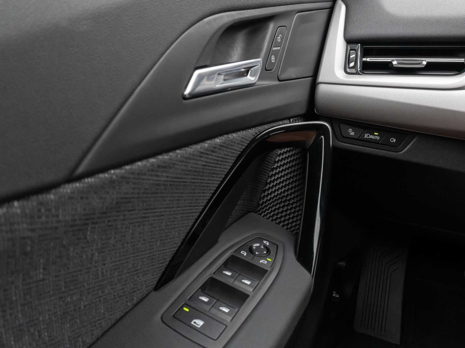 Fahrzeugabbildung BMW iX1 eD20 Kamera DAB Fernlichtassis Komfort Sport