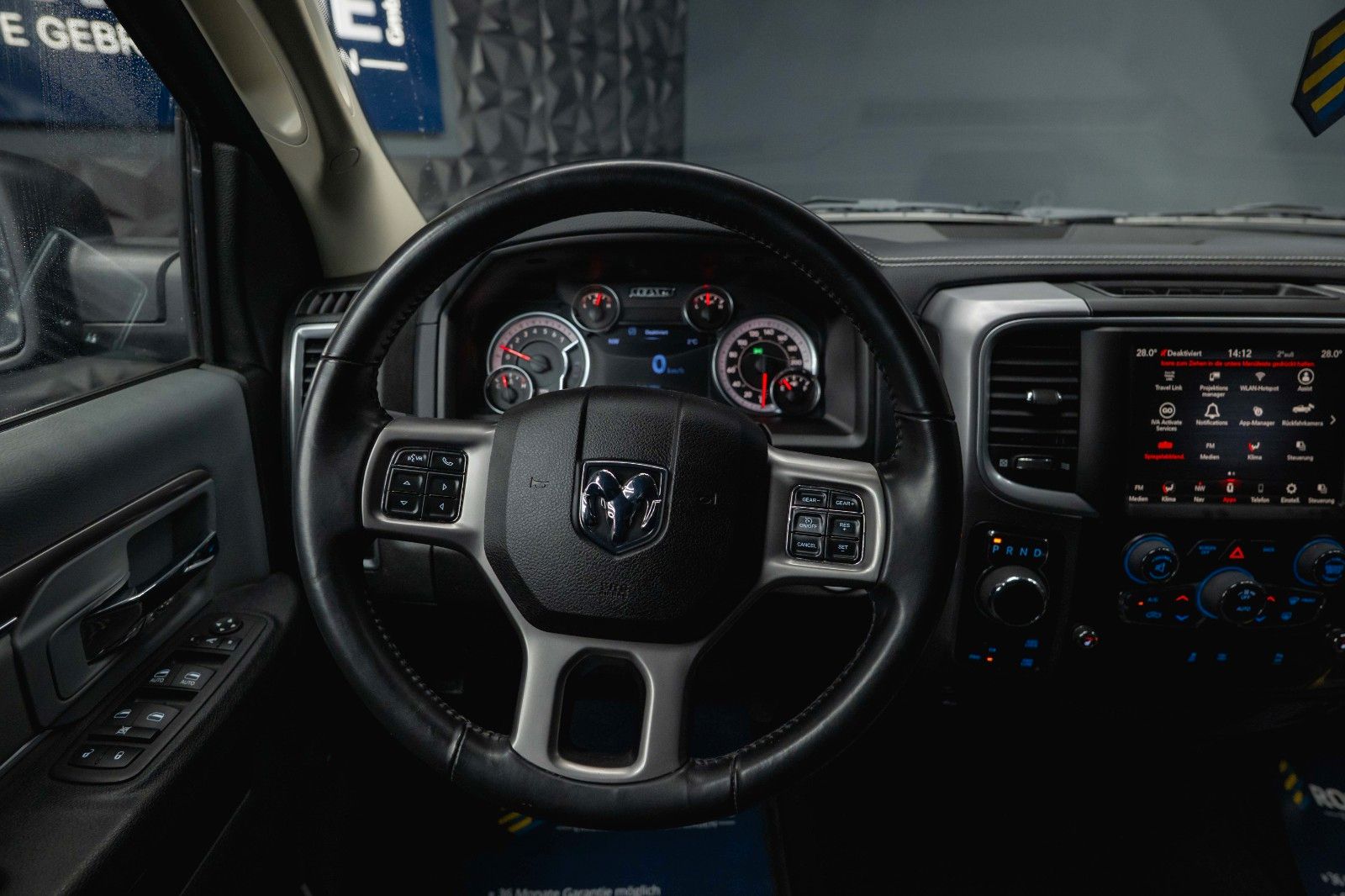 Fahrzeugabbildung Dodge RAM 3.6 V6 4x4 OFFROAD BLACK EDITION *LED*6Sitze