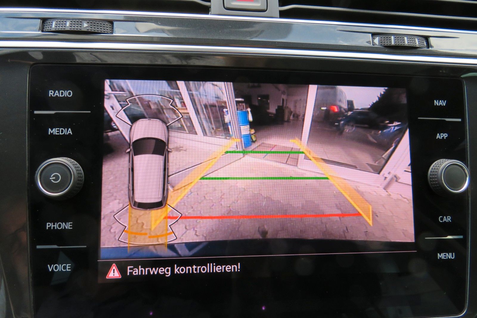 Fahrzeugabbildung Volkswagen Tiguan Life DSG AHK KAMERA ACC PDC SITZH. NAVI 1