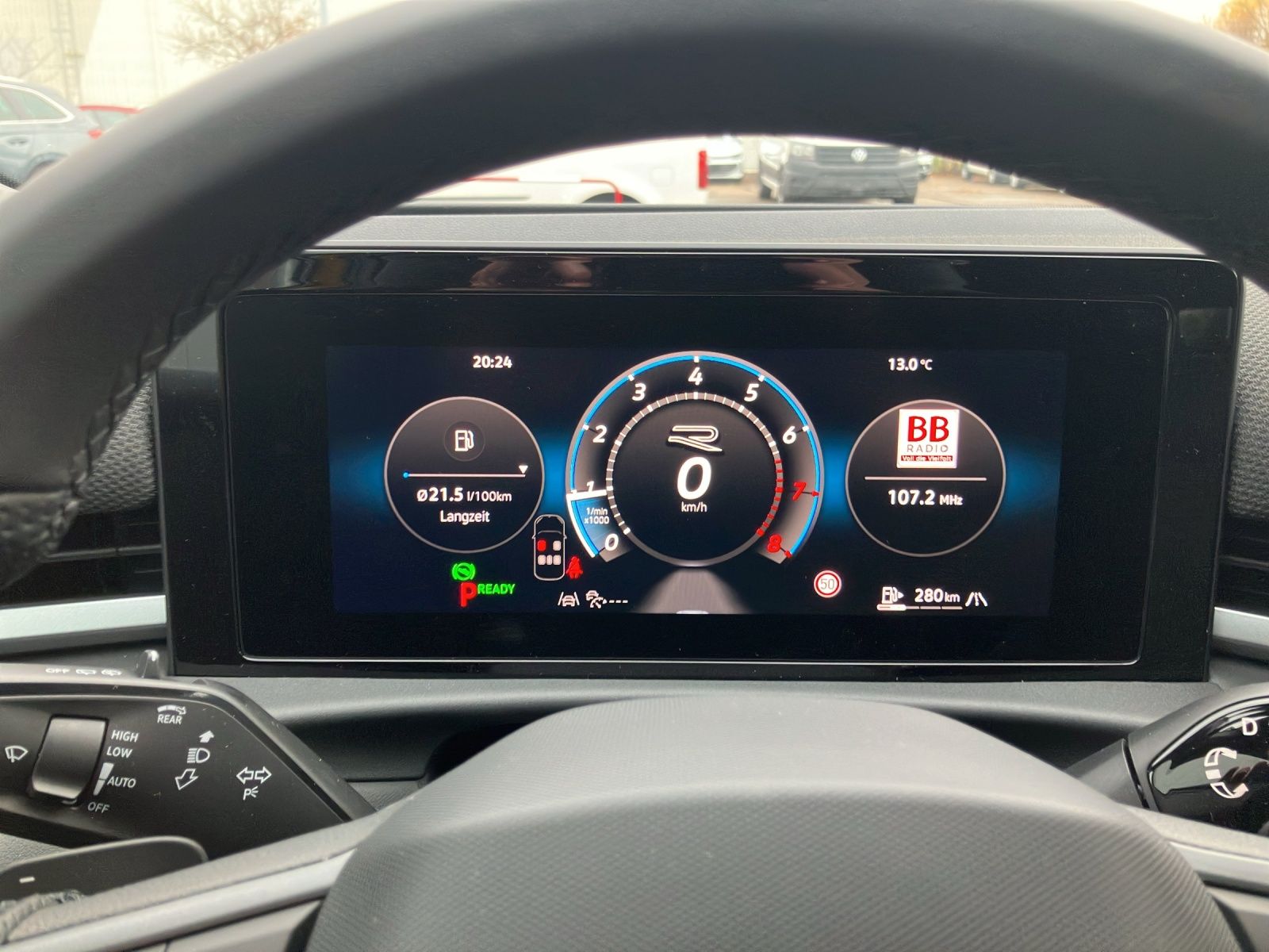 Fahrzeugabbildung Volkswagen T-Roc R-Line eTSI DSG ACC SH HuD AppConnect 360°