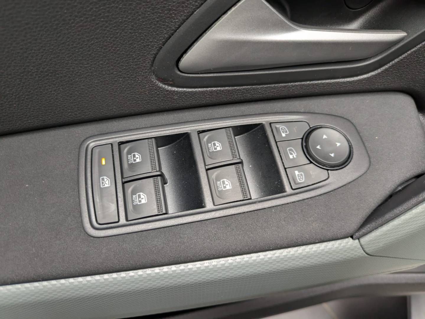 Fahrzeugabbildung Dacia Neuer Dacia Duster Extreme+ HYBRID 140