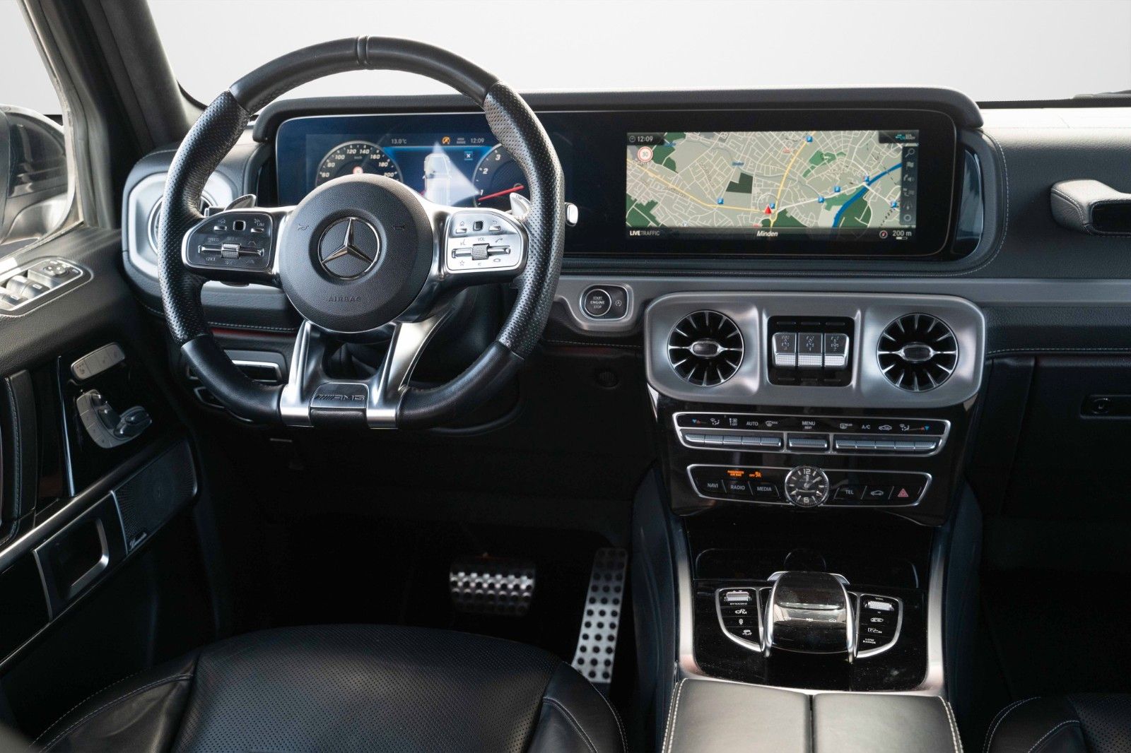 Fahrzeugabbildung Mercedes-Benz G 63 AMG MATT 8FACH GARANTIE AHK BURMESTER 360°