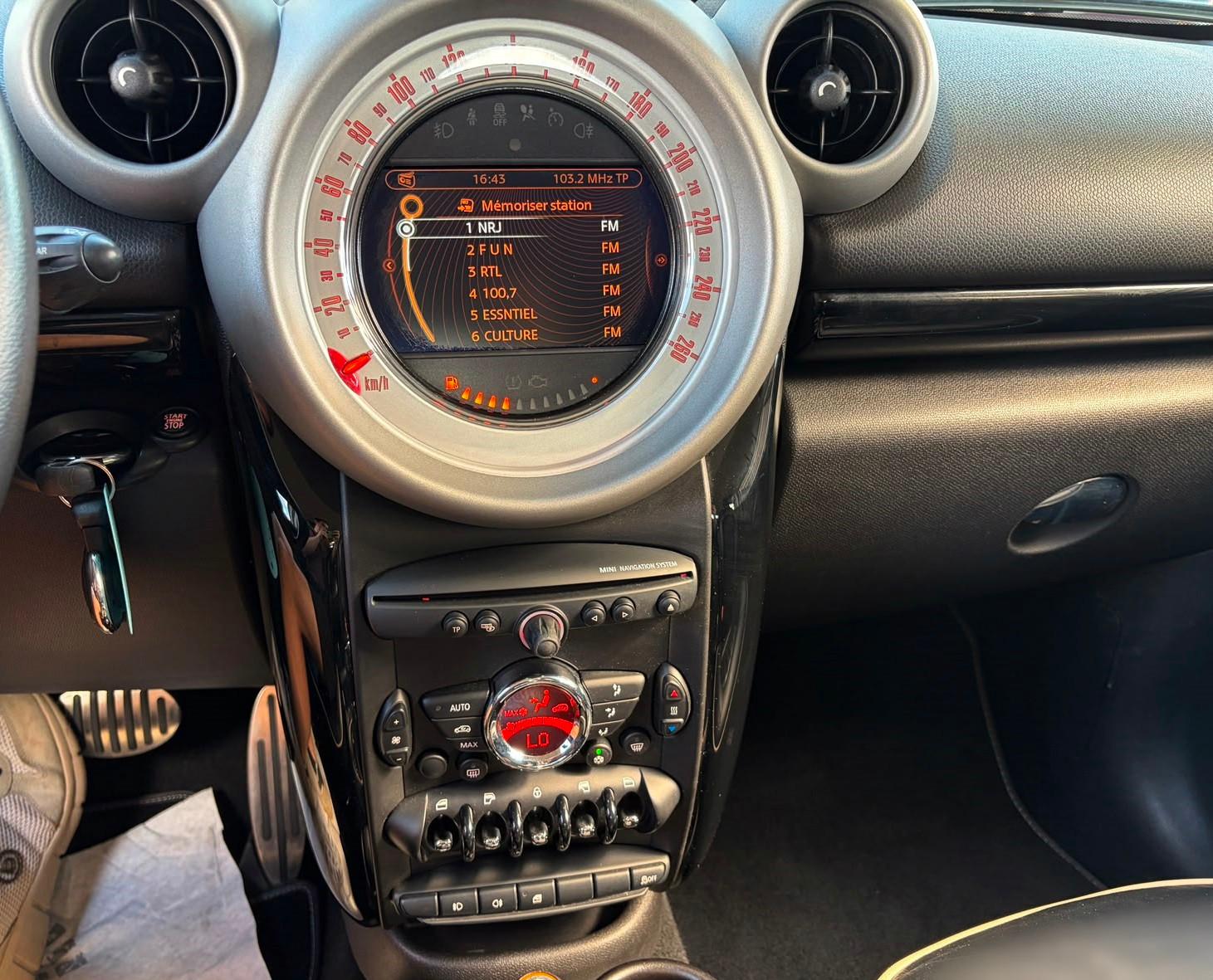 MINI COOPER SD Countryman Aut-F1 Leder Navi PDC Xenon