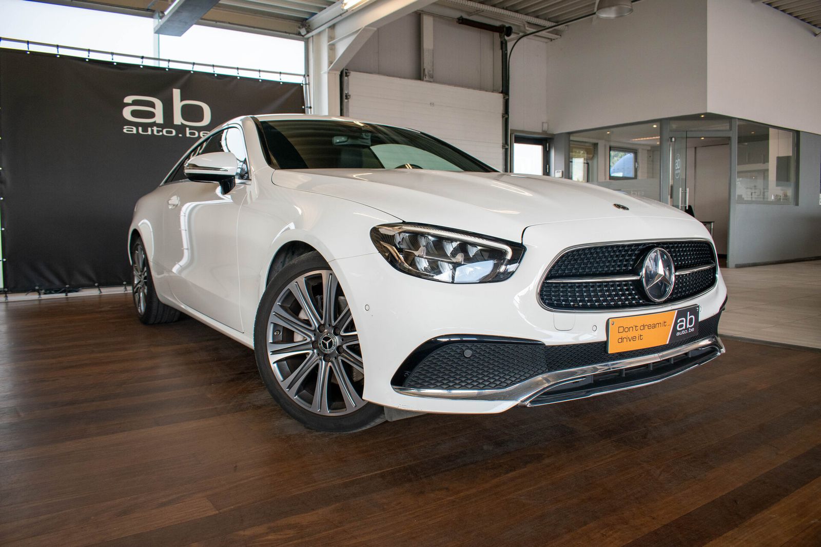 Mercedes-Benz E 200 COUPE, BURMESTER, DODE HOEK, ZETELVERW., C imagem 3
