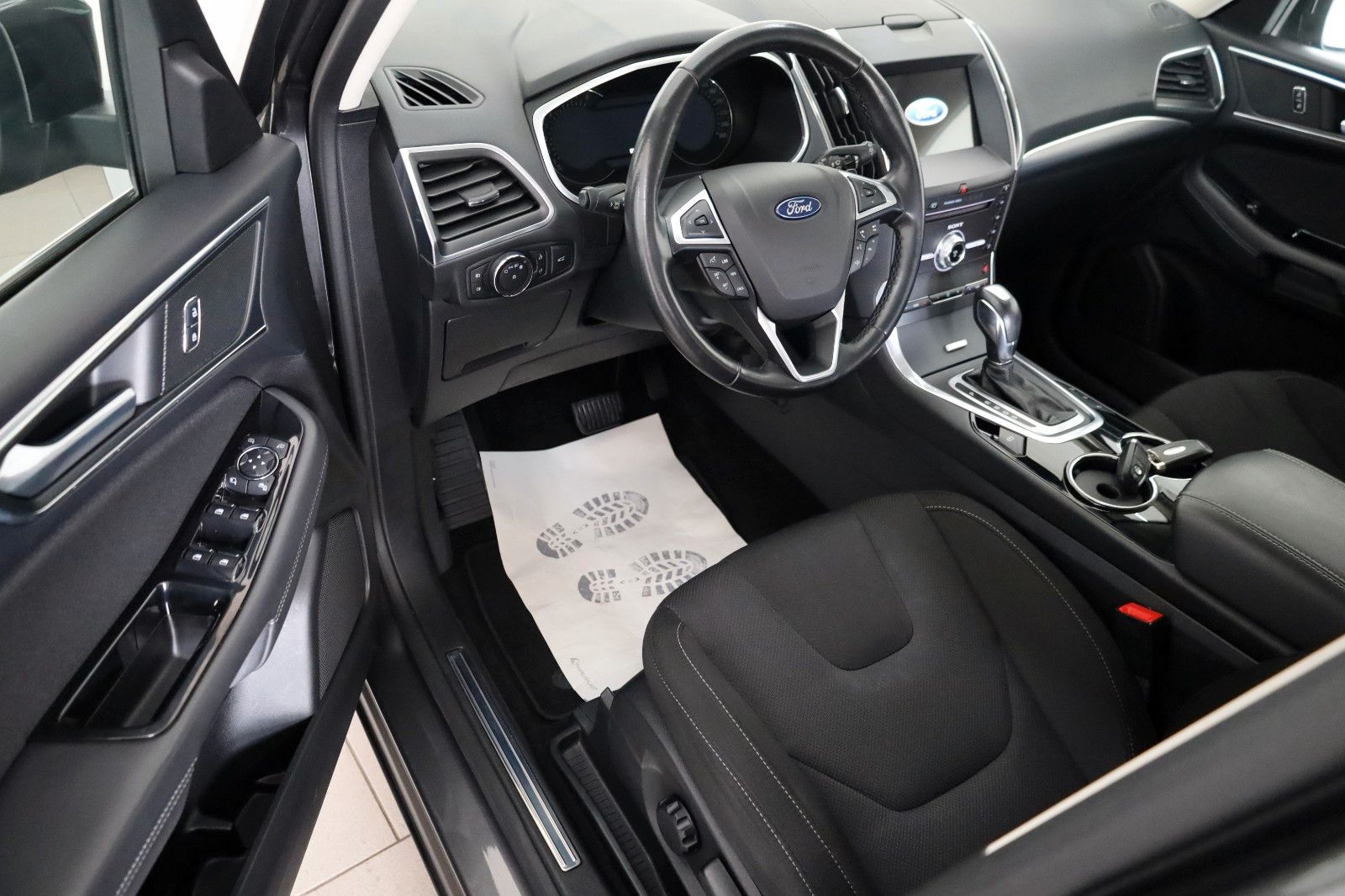 Fahrzeugabbildung Ford S-MAX Titanium 7 Si,Navi,LED,SH,PDC,Kamera,AHK