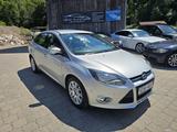 Ford Focus Lim. Titanium " "Export" - Ford Focus aus 2011: Limousine