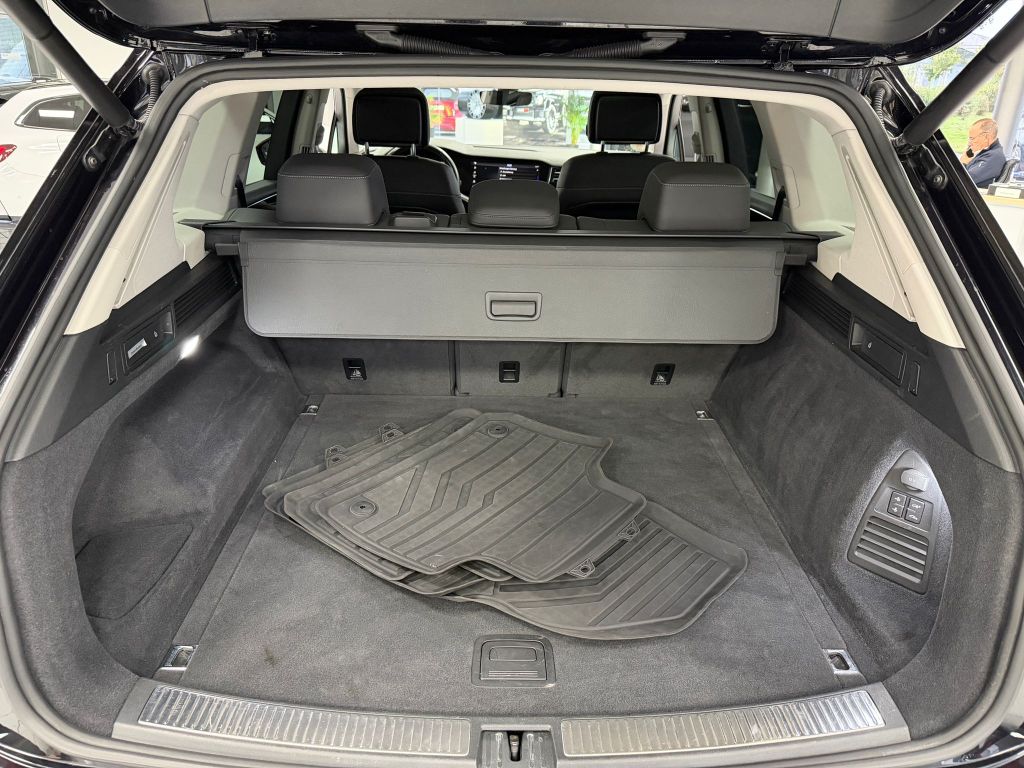 Volkswagen Touareg 3.0 TDI Elegance 4M*STHZG*PANO*LUFTFEDE.