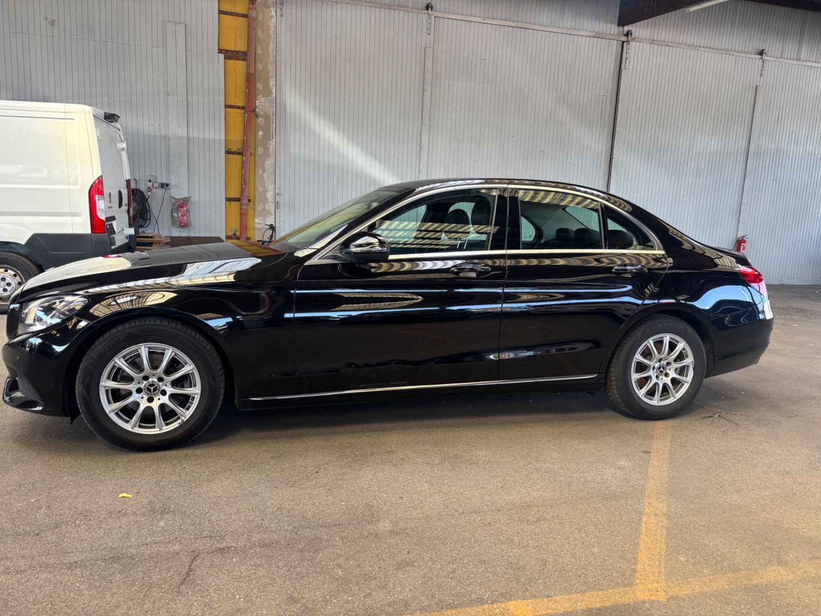 MERCEDES-BENZ C 220