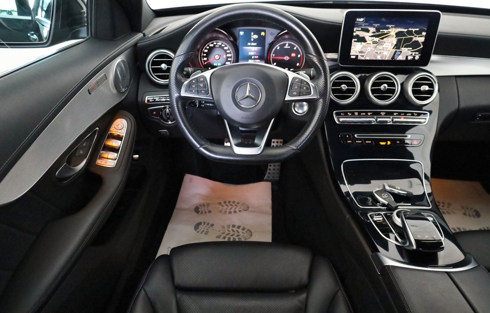Fahrzeugabbildung Mercedes-Benz C 220d T, AMG Line,HeadUp,ACC,Keyless,Burmester