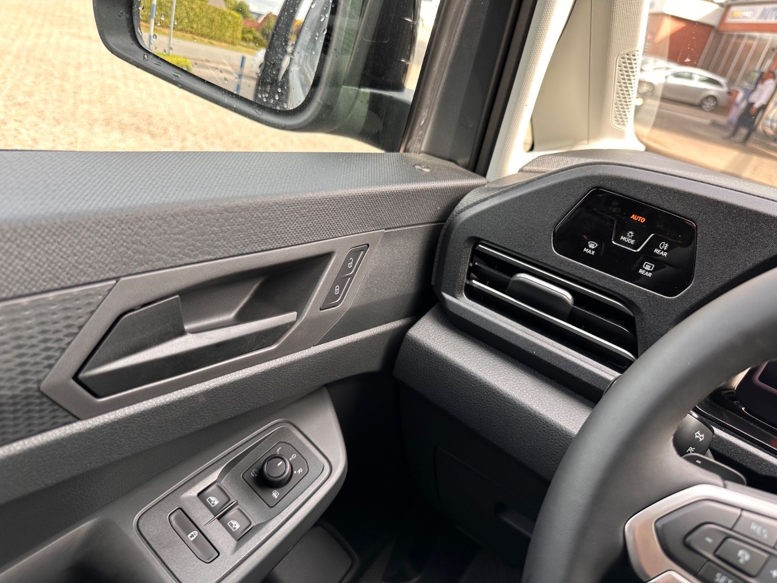 Fahrzeugabbildung Volkswagen Caddy Maxi Kombi 1.5 TSI Life DSG AHK/ACC/APP