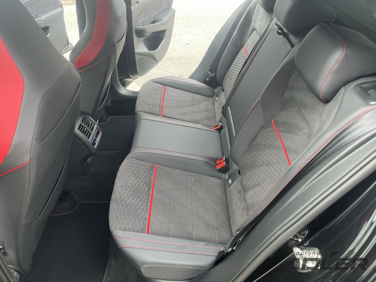 Volkswagen Golf VIII GTI Clubsport 2.0TSI PANO LHZ 8FACH AL foto 12
