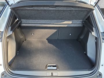 Peugeot E-2008 ALLURE Elektro 360°Kam*Keyless*Navi*