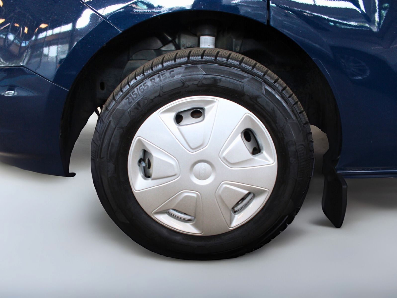 Fahrzeugabbildung Ford Transit Custom TREND L1 Kasten AHK Regale KLIMA