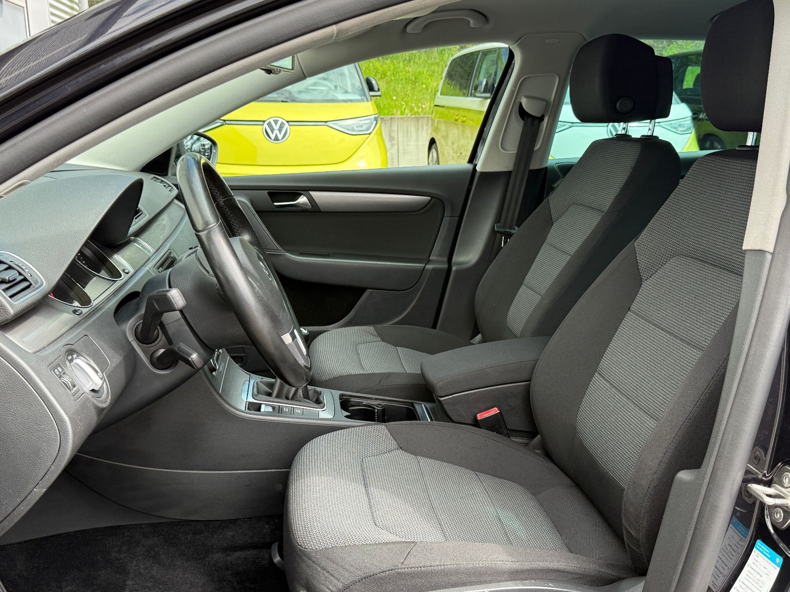 Fahrzeugabbildung Volkswagen Passat Variant Comfortline 1.8 TSI AHK GRA Navi