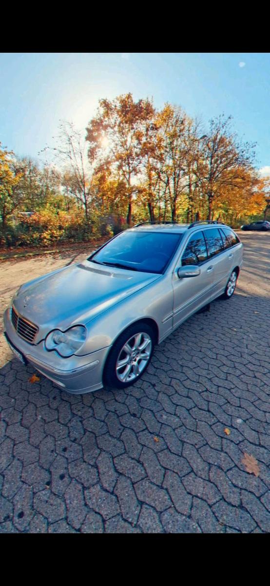 Mercedes-Benz  2004 — rear view