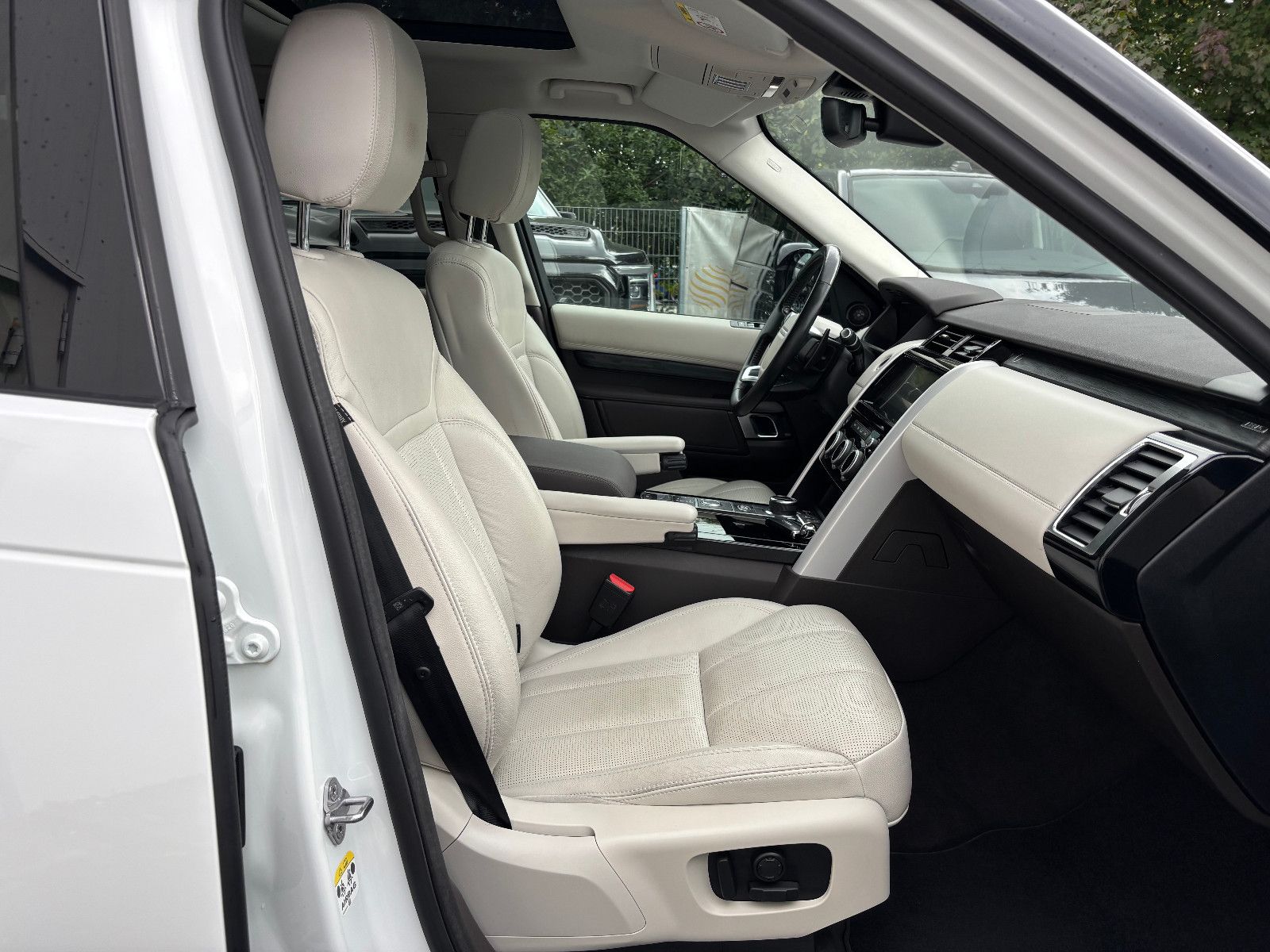 Fahrzeugabbildung Land Rover Discovery 5 HSE SDV6/7-SITZE/PANORAMA/EXCLUSIVE