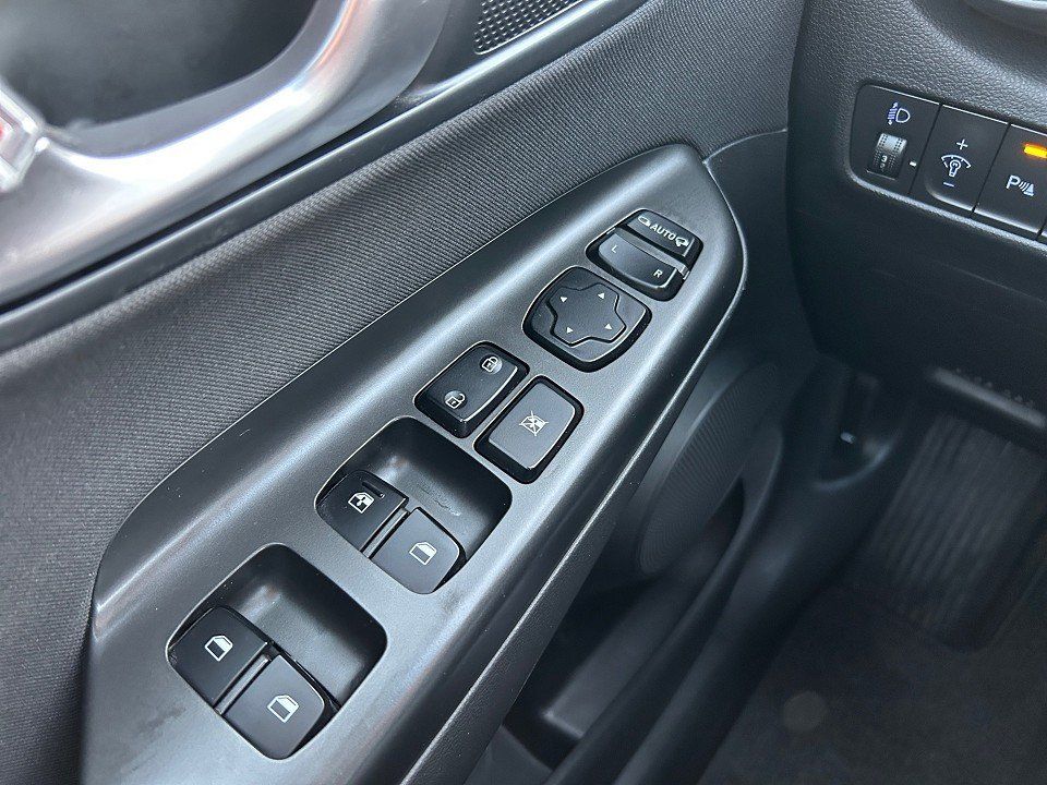 Fahrzeugabbildung Hyundai KONA FL 1.0T INTRO AHK/ABNEHM 2JGARANTIE LED+NAV