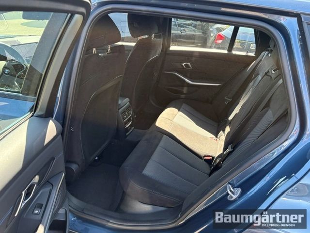 Fahrzeugabbildung BMW 330 i xDrive M-Sport Touring Kamera/ACC/Sitzh. - mit KI generiert/bearbeitet