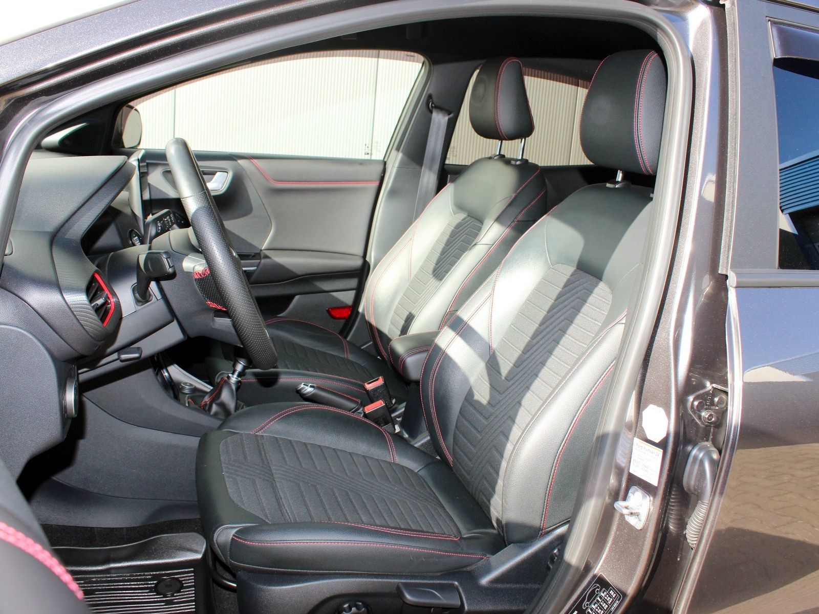 Fahrzeugabbildung Ford Puma ST-Line X 1,0 EcoBoost Mild Hybrid