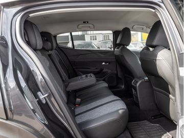 Peugeot 408 - 9