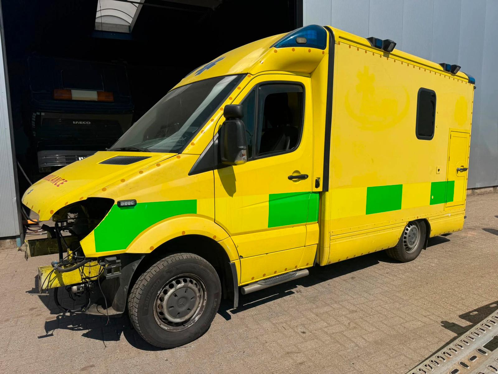 Mercedes-Benz Sprinter 318 **NO ENGINE - NO GEARBOX**