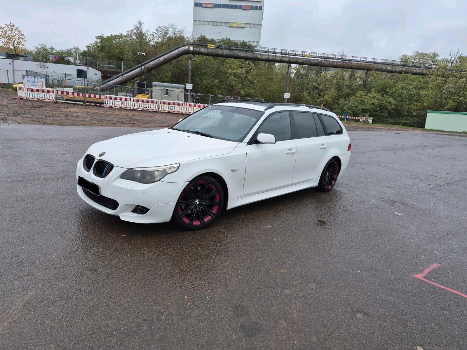 BMW 530 2005 — rear view