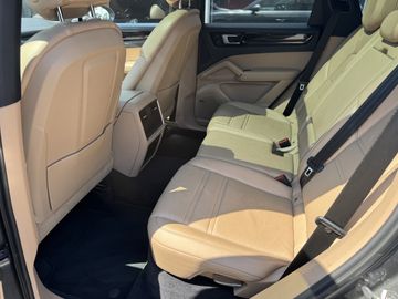 Porsche Cayenne - 12