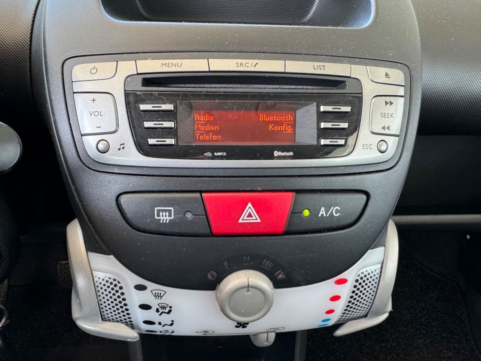 Fahrzeugabbildung Citroën C1 Selection Klima/Allwetter/Bluetooth/23 TKM