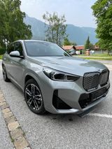 BMW iX1 xDrive30 - FACELIFT M-Sportpaket LED AHK - BMW iX1 von privat