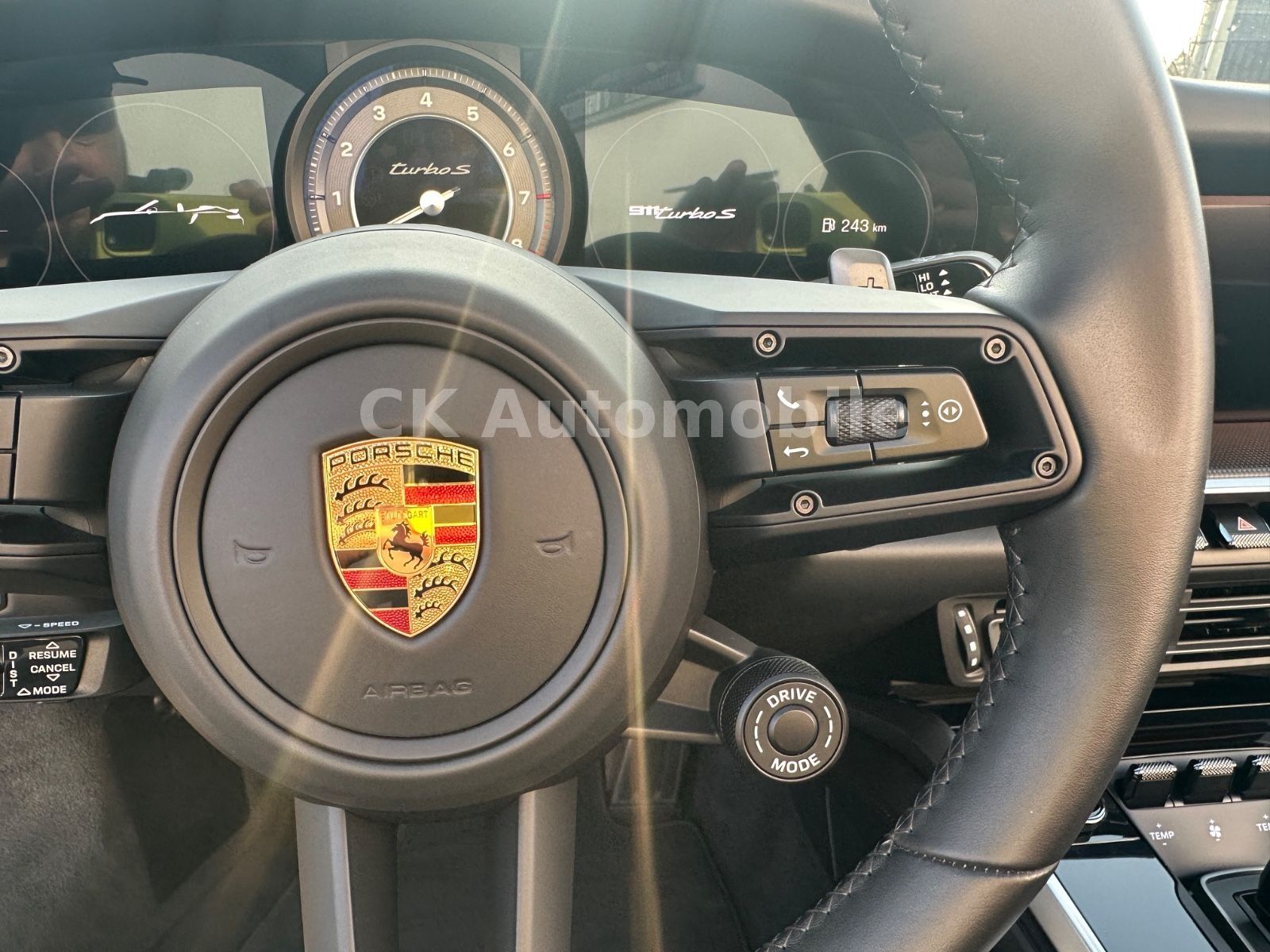 Fahrzeugabbildung Porsche 911 Turbo S Cabriolet Sport-Chrono/360°/ACC/LED