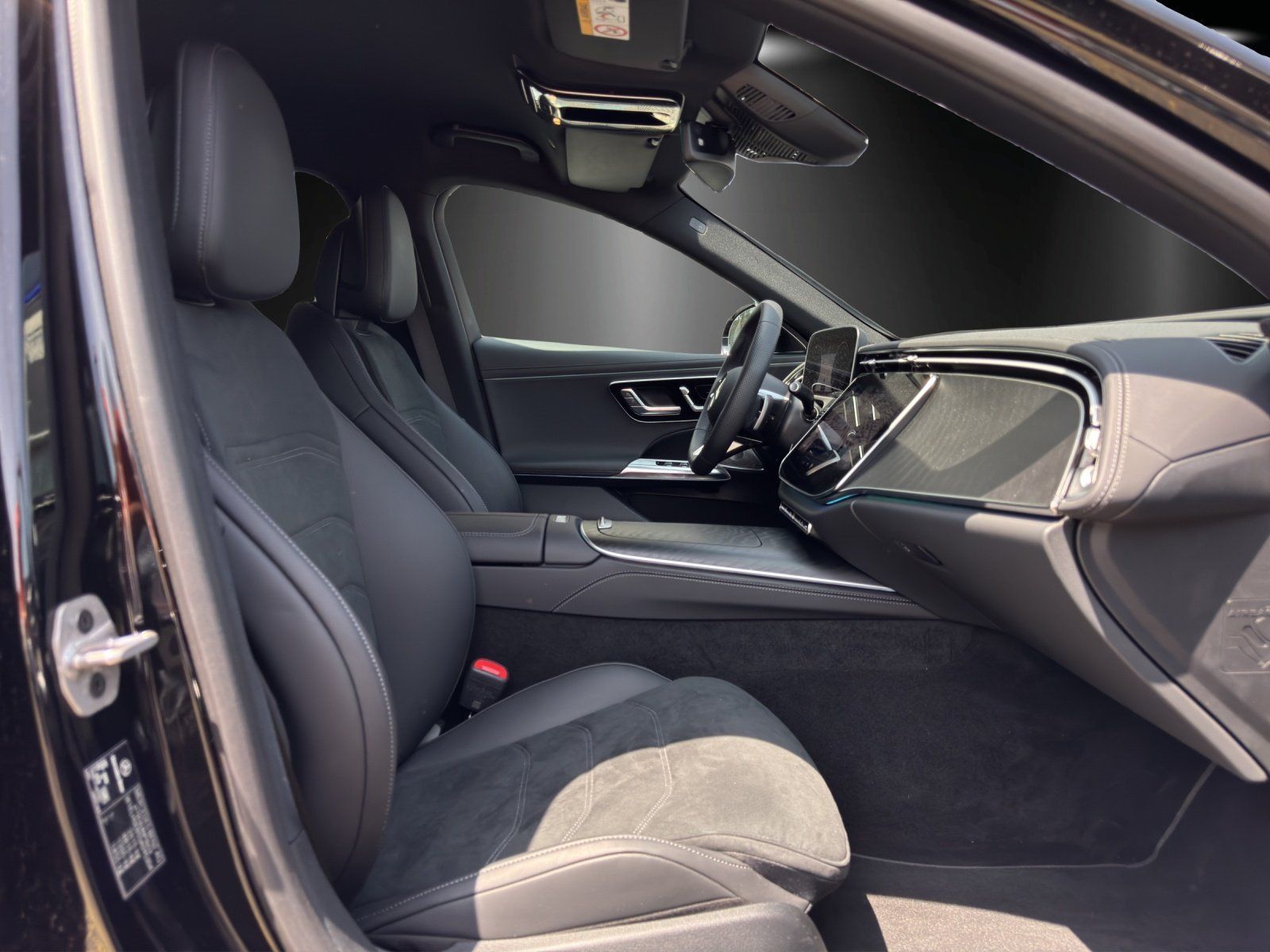 Fahrzeugabbildung Mercedes-Benz E220d T AMG Advanc+ AIRMATIC Burme AHK 20"DISTRO