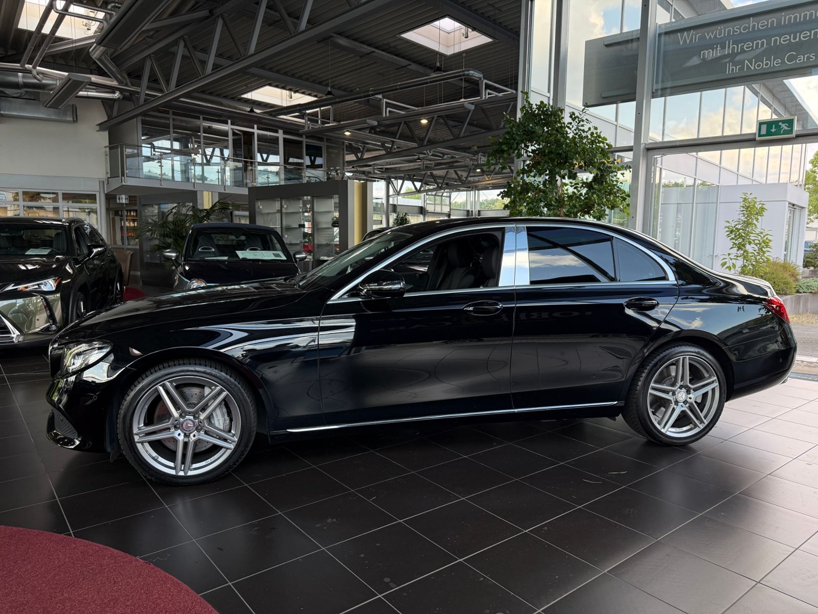 Fahrzeugabbildung Mercedes-Benz E400 4Matic Avantgarde 9G RFK LED NAVI