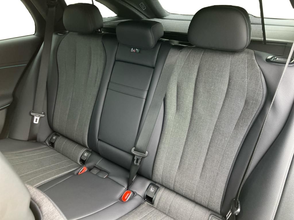 Fahrzeugabbildung Mercedes-Benz E 200 4M T Standhzg*AHK*Distronic*Digital-Light*