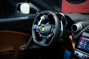 2018 Ferrari GTC4LUSSO — миниатюра 18