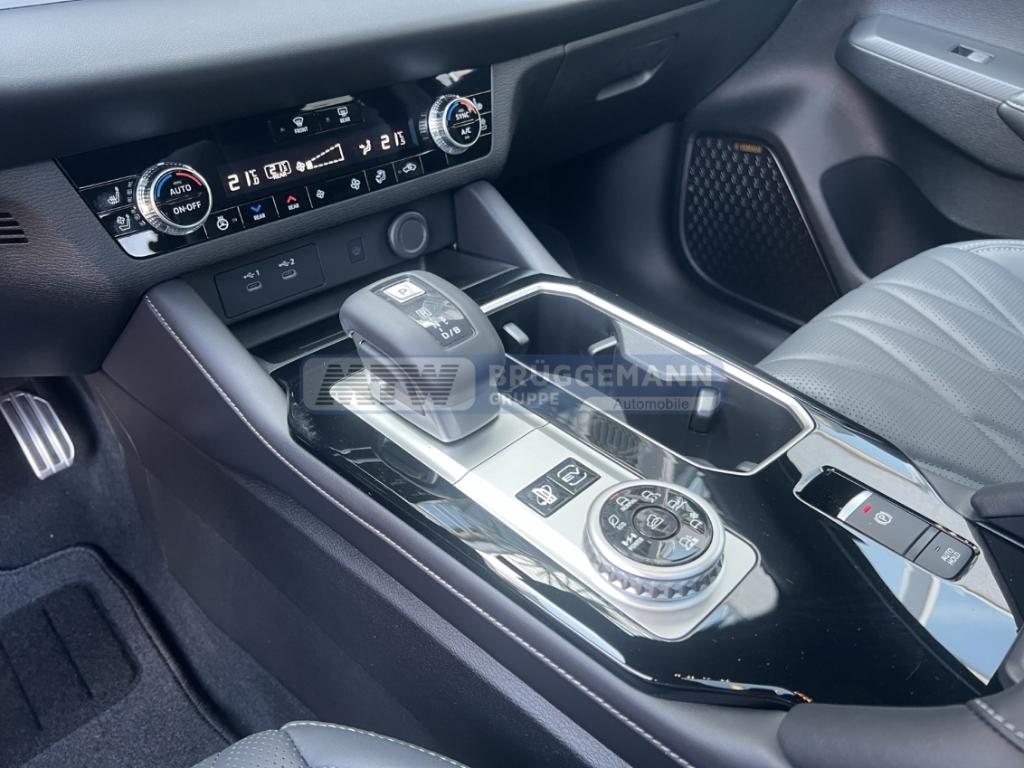 Mitsubishi Plug-in Hybrid Outlander TOP BLACK LUXURY MASSAG