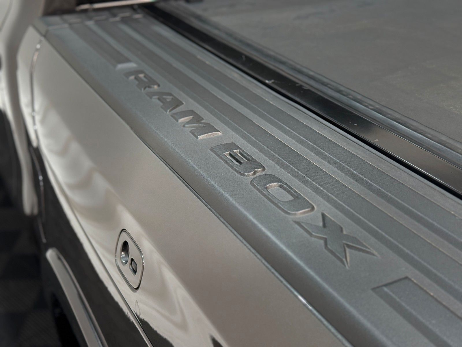 Fahrzeugabbildung Dodge RAM 1500 LIMITED NIGHT CREW CAB 4x4 RAMBOX