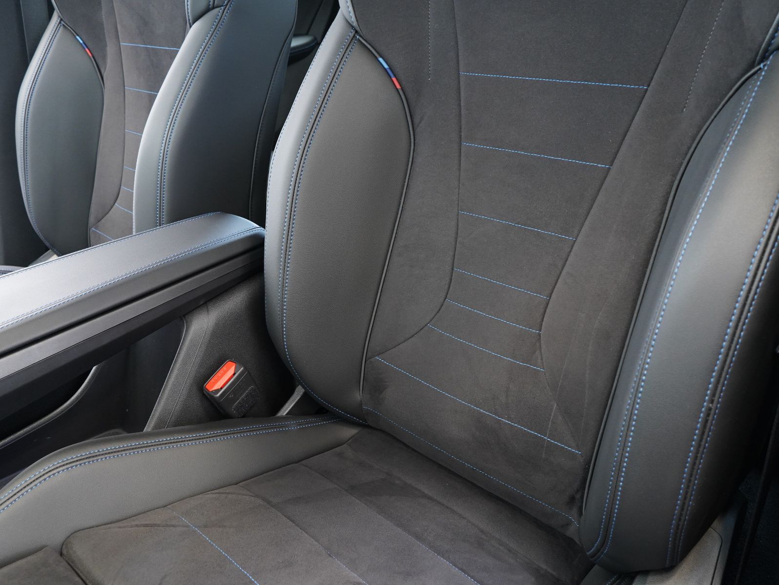 Fahrzeugabbildung BMW X1 18 d sDrive M Sport SHADOW
