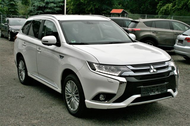 Mitsubishi Outlander PHEV Plus 4WD+Xenon+360°+AHK+PDC+Leder